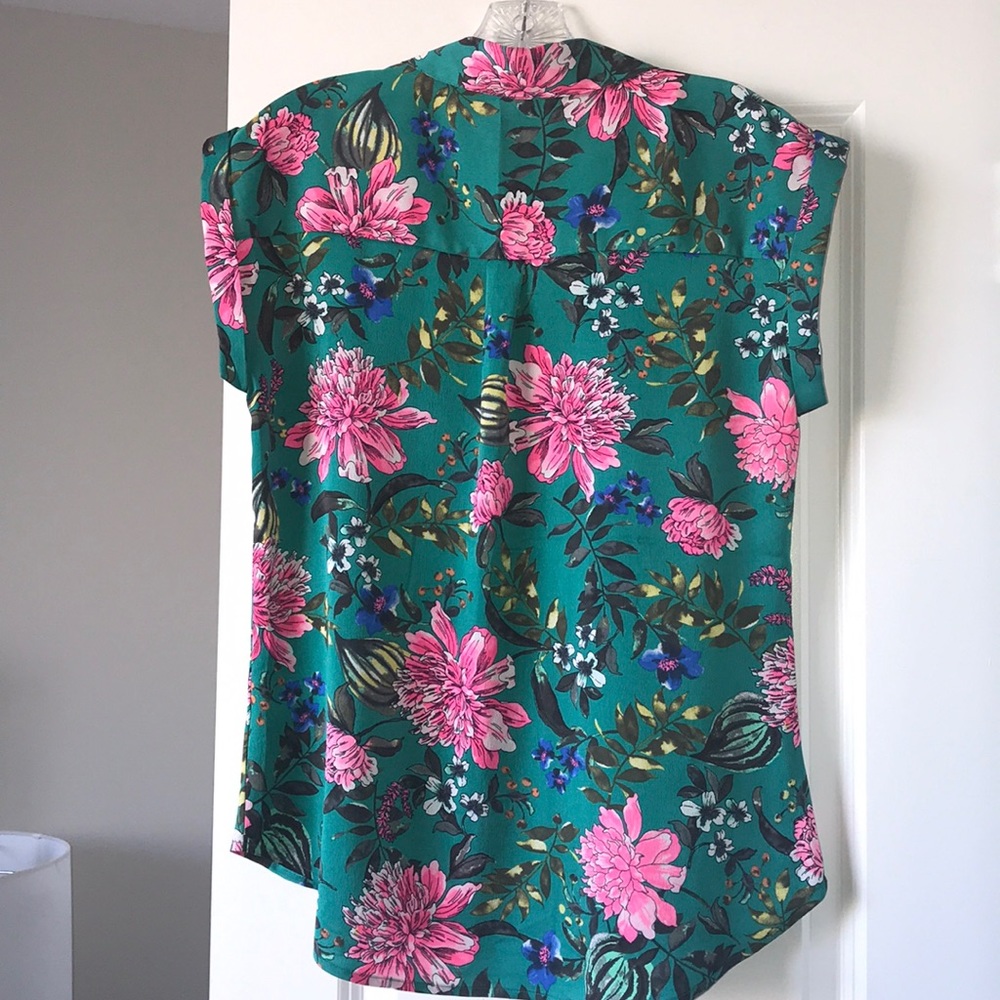 Express floral short sleeve blouse - Picture 2 of 5